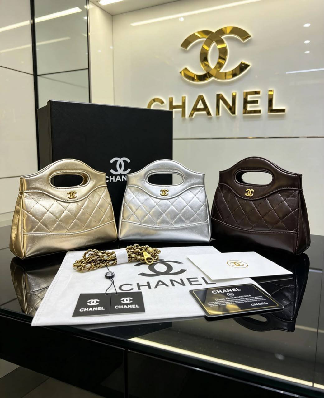 Chanel 

100 dhs🇦🇪🇦🇪🇦🇪
Have box

Size:21*4.5*15

Zain07
♥️♥️♥️