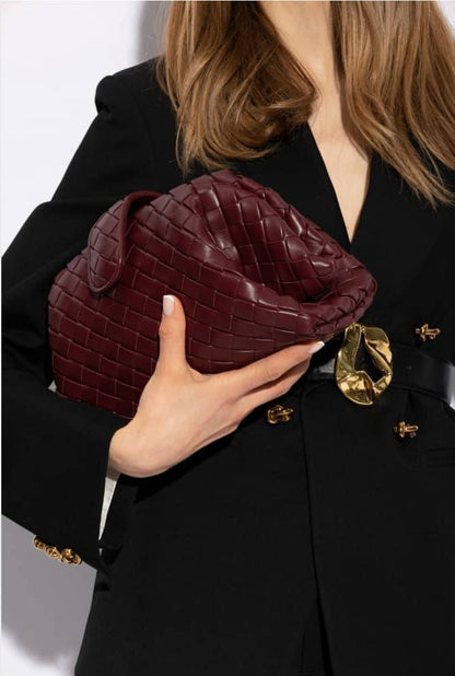 Bottega

100 dhs✅

with box
🎁🎁🎁

size 24cm

Zain26
♥️♥️♥️