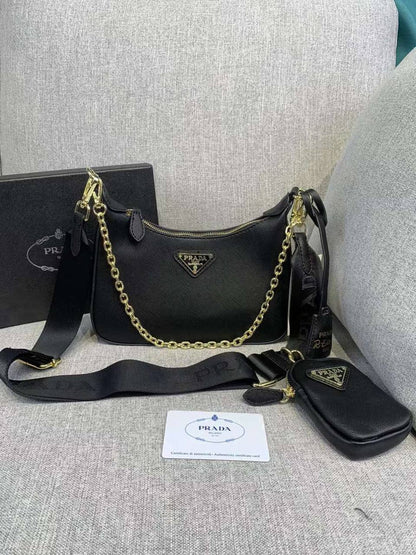 Prada

95 dhs✅

with box
🎁🎁🎁

Zain235
♥️♥️♥️