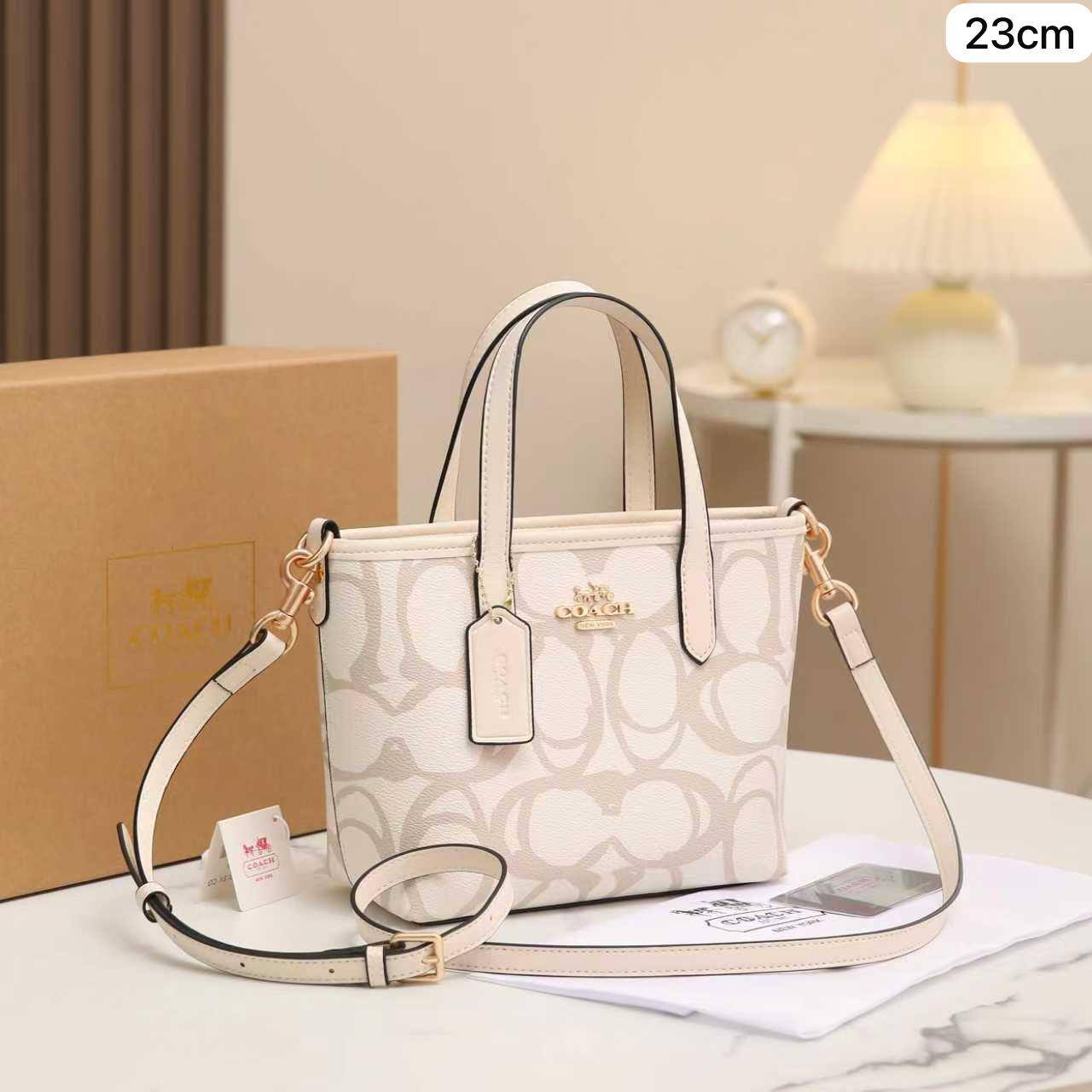 COACH

AVAILABLE 

 WITH BOX 

85 dhs🇦🇪🇦🇪

Zain169
♥️♥️♥️