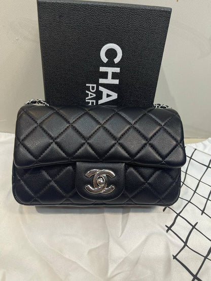 Chanel
Caviar classic
with box 
🎁🎁🎁

100 dhs🪙🌨️

Zain136
♥️♥️♥️