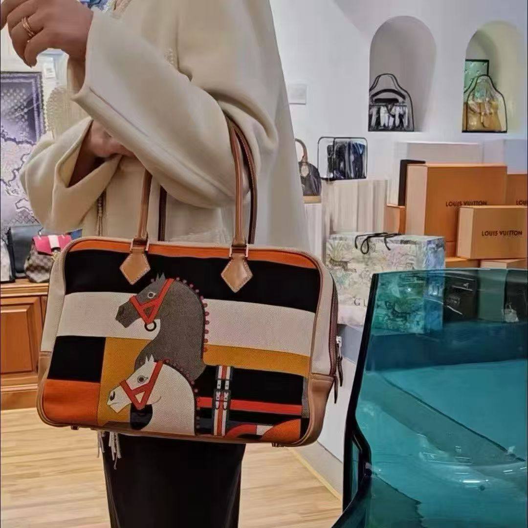 Hermes
32CM
115 dhs🪙💚
28CM
115 dhs🪙💚

Zain177
♥️♥️♥️