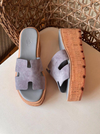 🩶 HERMES 🩶
✨ New Collection
👠 36–41
💎 Premium Quality
🔥 Super Master
450 dhs✅

Zain198
♥️♥️♥️