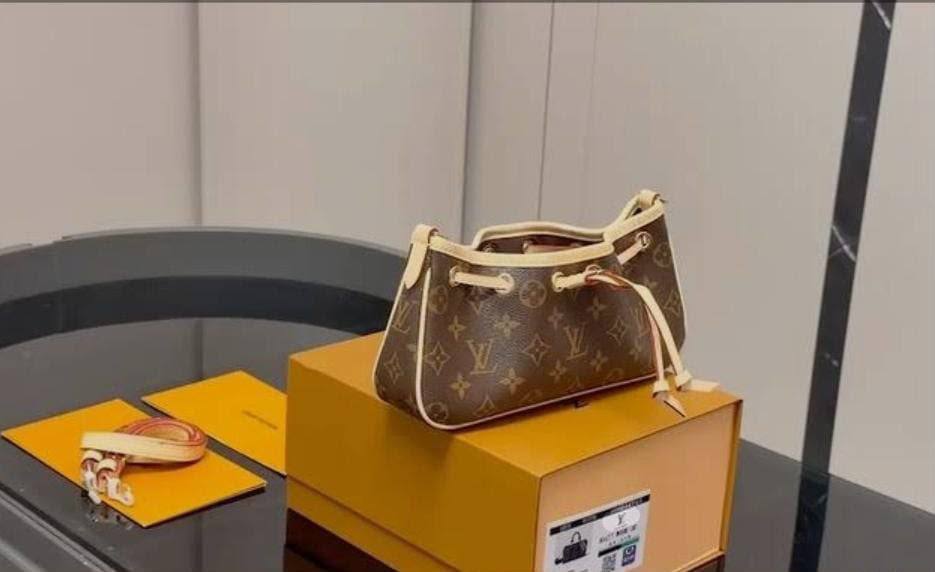 LV
Nano frivole bag 
Master quality 
24cm with double box 📦 
260 dhs🇦🇪🇦🇪

Zain95
♥️♥️♥️