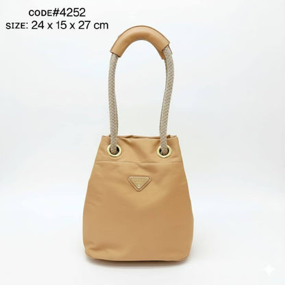 PRADA ᴍᴀʀɪɴᴇʀ
ʀᴇ- ɴʏʟᴏɴ ʙᴜᴄᴋᴇᴛ ʙᴀɢ
ᴡɪᴛʜ ʀᴏᴘᴇ ʜᴀɴᴅʟᴇ sᴛʀᴀᴘ
ɢᴏʟᴅ ʜᴀʀᴅᴡᴀʀᴇ
sɪᴢᴇ: 24 cm

75 dhs✅

Zain31
♥️♥️♥️