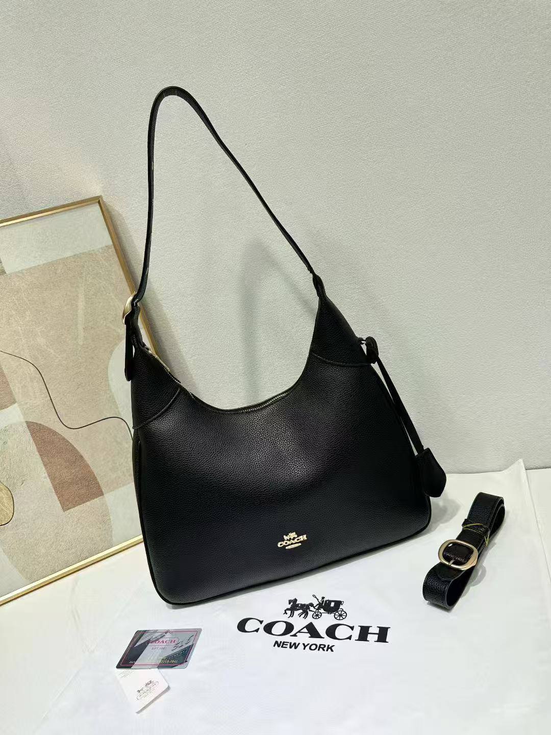 COACH

Best quality 
without box

110 dhs🇦🇪🇦🇪

size 35CM
Zain290
♥️♥️♥️