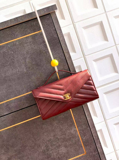 CHANEL 
270 dhs❣️

#with box
🎁🎁🎁

#25cm❤️💕🥳

Zain228
♥️♥️♥️
