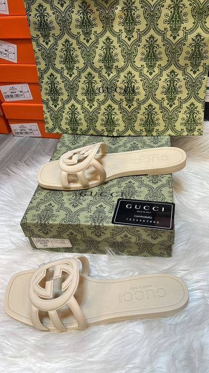 Gucci Slippers , 
New Arrived 
Size 36 To 41
70 dhs🗽

Zain120
♥️♥️♥️
