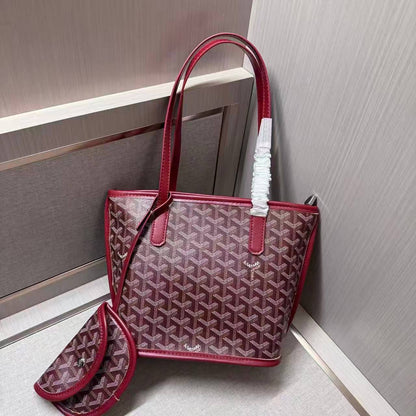 Goyard
Size :29x20x11cm 
with box🎁 · with small pouch 
75 dhs💓

Zain232
♥️♥️♥️