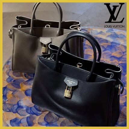 Master Bags
New Stock Came 
For Price 👇 WhatsApp✅
0568585901 
0507557372
0552275751 Owner Zain 👌

Zain314
♥️♥️♥️