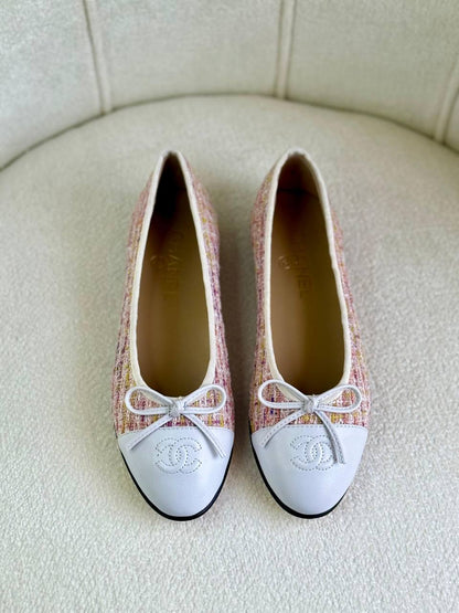 Chanel
Super *AAA* *+* Quality 💯 
With original packing🎁🎁
SIZE:36and42
450 dhs🖤

Zain309
♥️♥️♥️