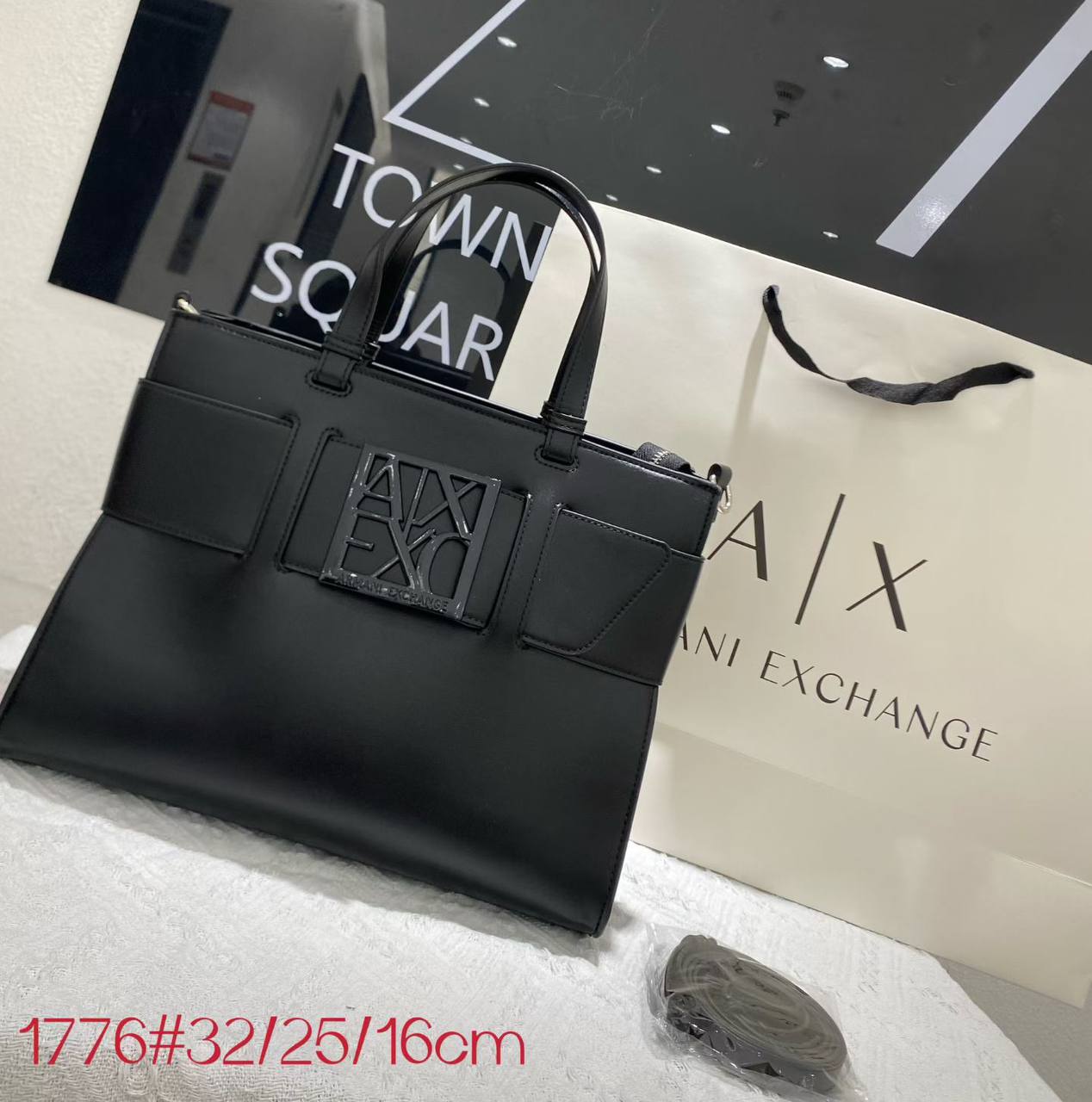 Armani Exchange
GOOD QUALITY 
130 dhs🪙🌨️

Zain200
♥️♥️♥️