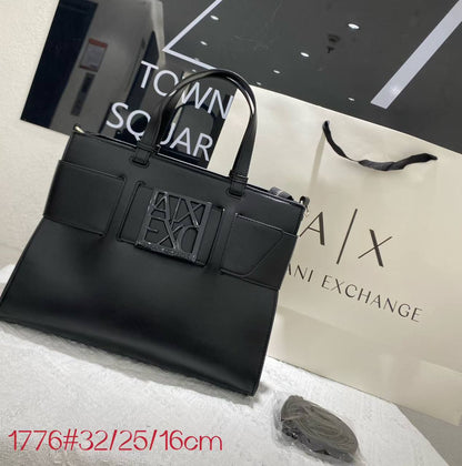 Armani Exchange
GOOD QUALITY 
130 dhs🪙🌨️

Zain200
♥️♥️♥️