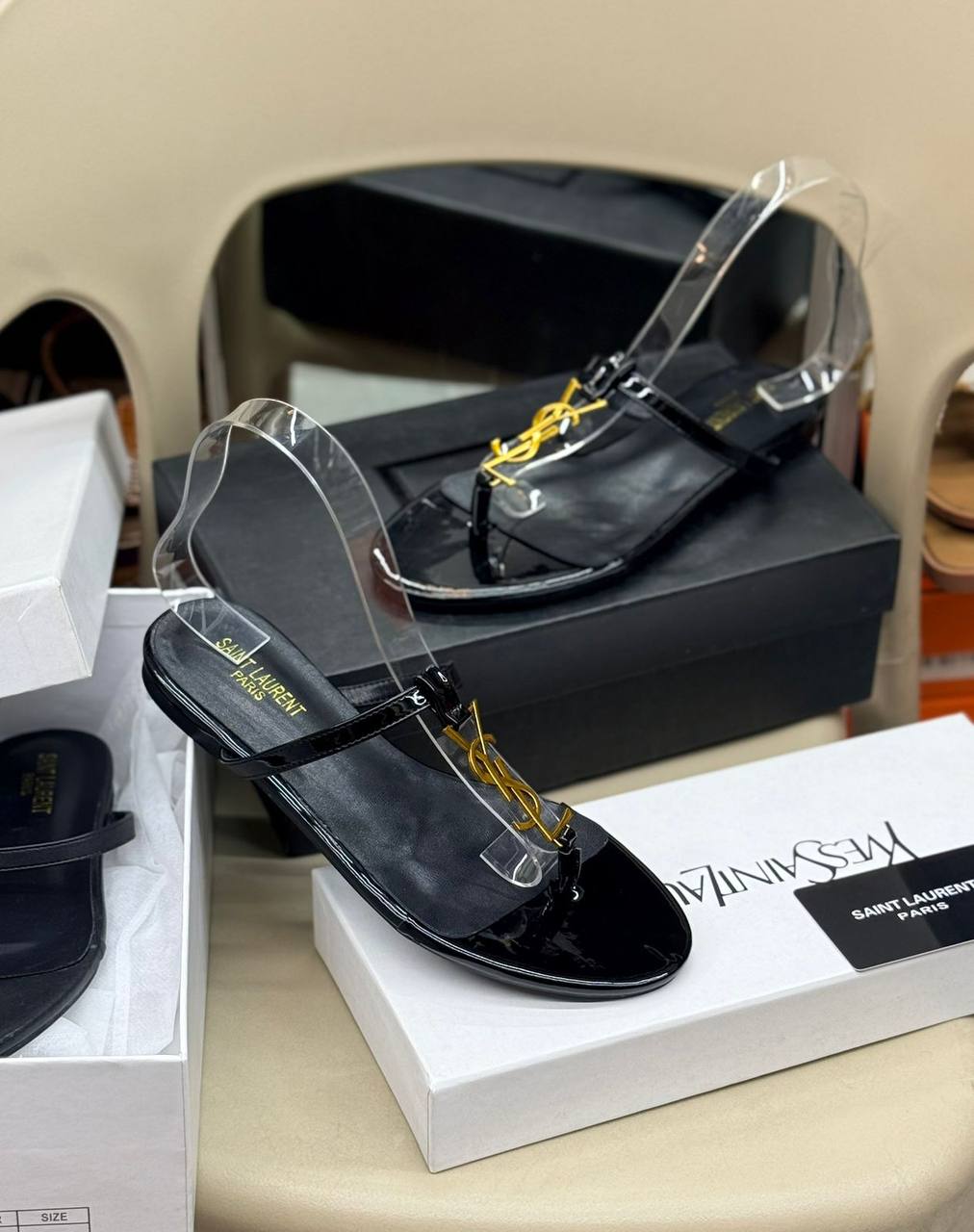 Ysl flat

Offffferrrrrrrrr.  🧨🧨🧨

60 dhs✅

Size 36 to 41.

Zain80
♥️♥️♥️