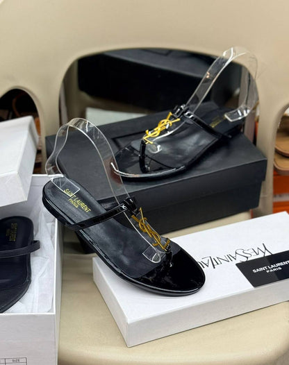 Ysl flat

Offffferrrrrrrrr.  🧨🧨🧨

60 dhs✅

Size 36 to 41.

Zain80
♥️♥️♥️
