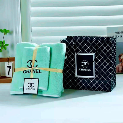 Towel new came good quality 
with paper bag 
50 dhs🇦🇪🇦🇪

Zain295
♥️♥️♥️