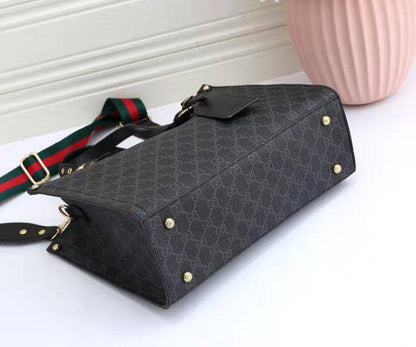 GUCCI 
NEW CAME GOOD QUALITY 
115 dhs❤️

Zain39
♥️♥️♥️