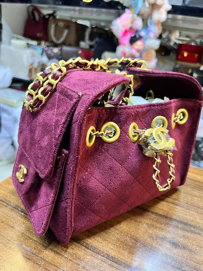 Chanel
Good Quality 
With Box
🎁🎁🎁

115 dhs💓

Zain250
♥️♥️♥️