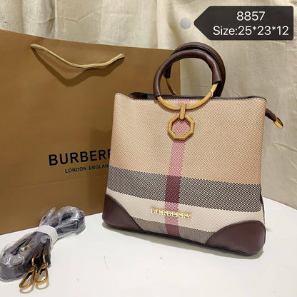 Burberry
110 dhs❣️

Zain46
♥️♥️♥️