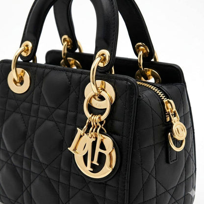 CHRISTIAN DIOR
ᴅ - ᴊᴏʏ ᴍɪᴄʀᴏ ʙᴀɢ
ǫᴜɪʟᴛᴇᴅ ʟᴀᴍʙsᴋɪɴ ʟᴇᴀᴛʜᴇʀ
ɢᴏʟᴅ ʜᴀʀᴅᴡᴀʀᴇ
ᴡɪᴛʜ ʟᴏɴɢ ʙᴇʟᴛ sᴛʀᴀᴘ
sɪᴢᴇ : 24 cm
ᴡɪᴛʜ BOX
🎁🎁🎁

120 dhs✅

Zain31
♥️♥️♥️