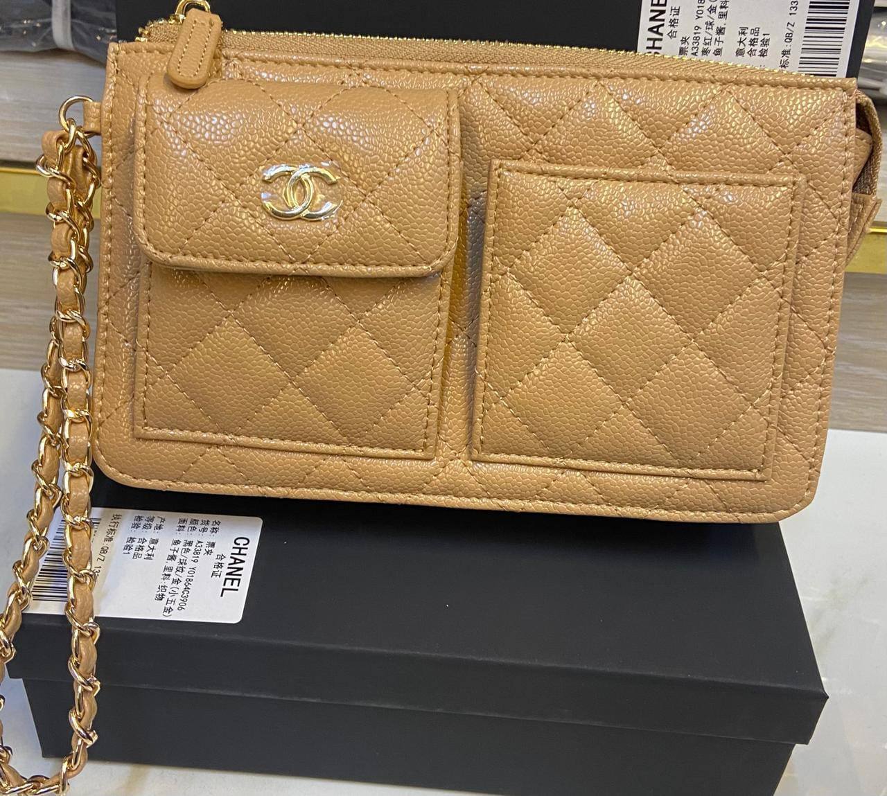 Chanel Polly pocket wristlet pouch 
Master quality
20cm 

with box
🎁🎁🎁

190 dhs🪙🌨️

Zain95
♥️♥️♥️