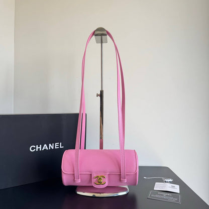 CHANEL

Best quality
 with box
115 dhs🇦🇪🇦🇪

size 20CM

Zain290
♥️♥️♥️