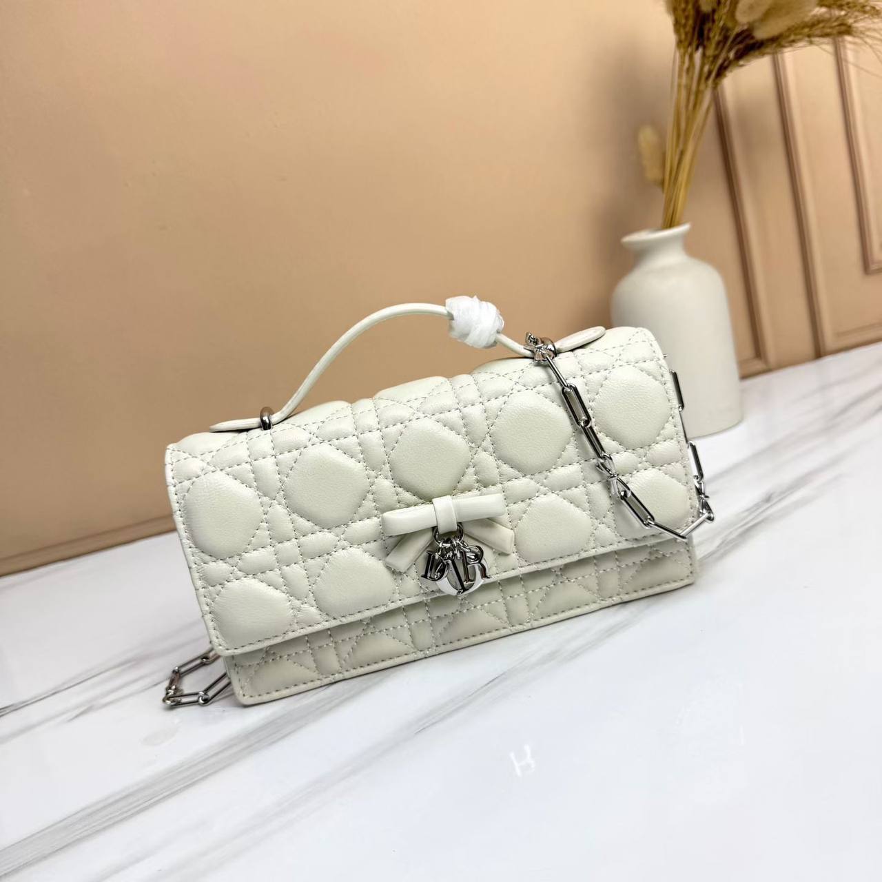 Dior
Master
21 cm
320 dhs✅

Zain297
♥️♥️♥️