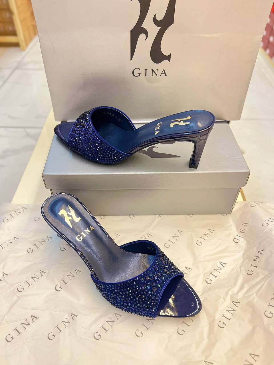 OFFER 😍
Limit Stock ⛔️⛔️
150 dhs🪙🌺
    Size 36-41 available 

Zain88
♥️♥️♥️