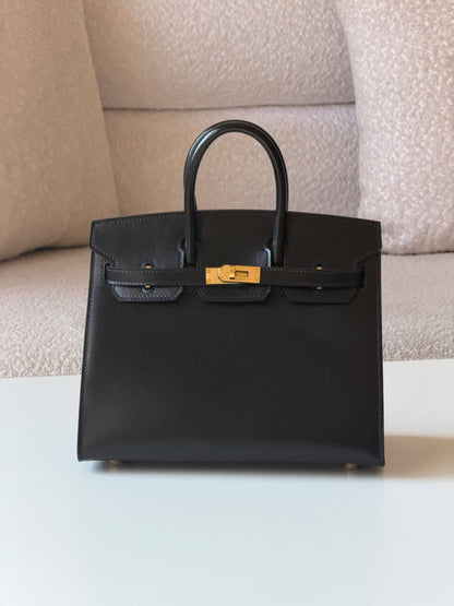 Hërmeš Birkin 

25cm💕

master quality😍
with box❤️
590 dhs🇦🇪🇦🇪

Zain52
♥️♥️♥️