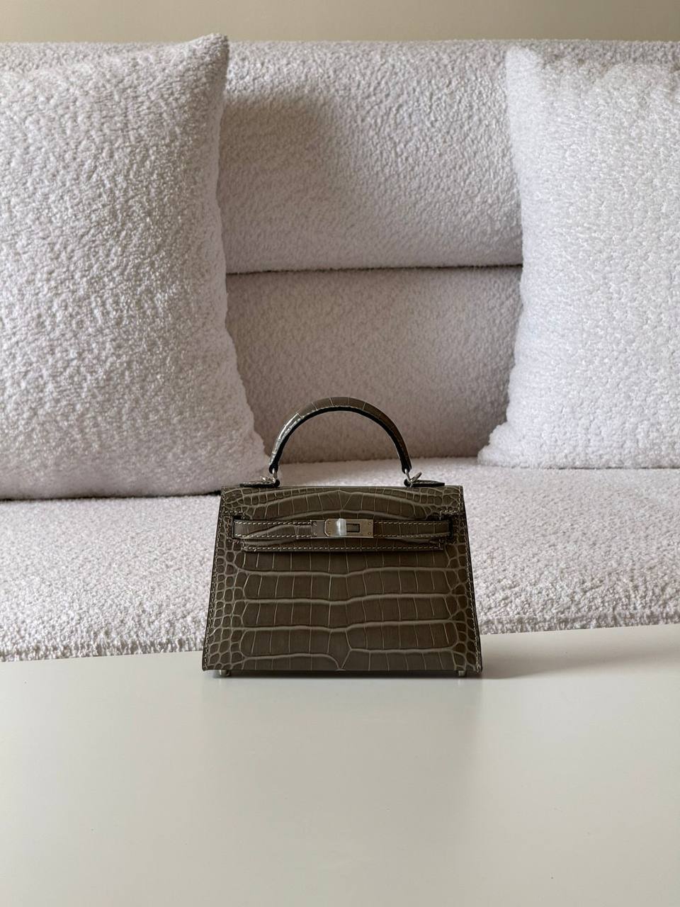 Hermes
minikelly 19cm💕master quality😍with box❤️
510 dhs✅🇦🇪

Zain52
♥️♥️♥️