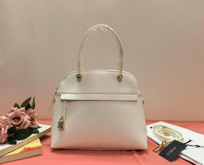 Furla
95 dhs✅
With box
Size25cm

Zain06
♥️♥️♥️