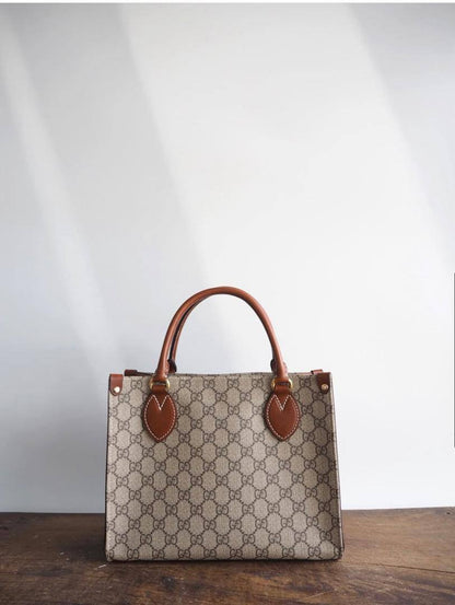 Gucci
95 dhs✅
size 25cm

Zain26
♥️♥️♥️