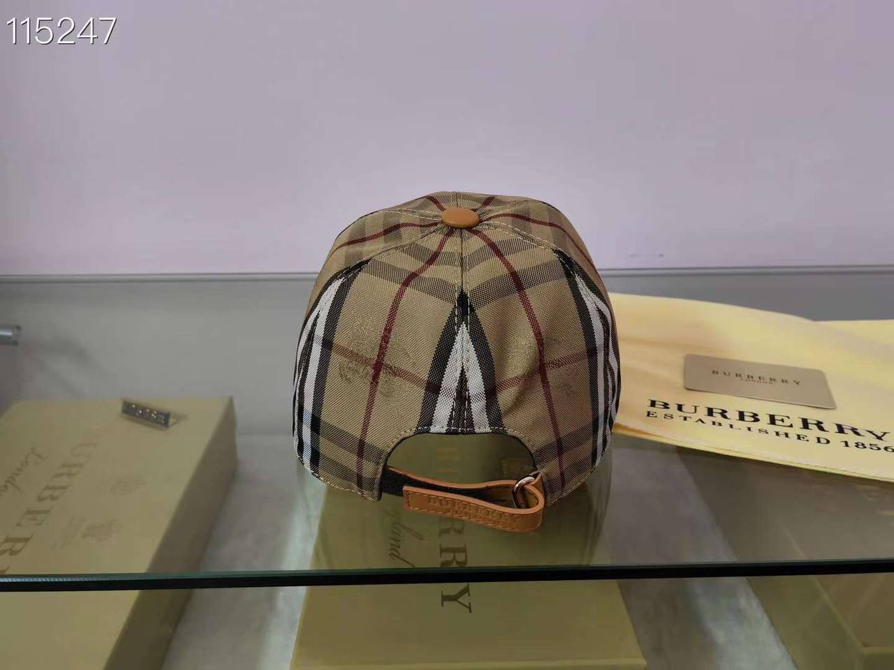 GUCCI - Hermes - Burberry
*Unisex cap 🧢* 
*Master quality* 
180 dhs🇦🇪

Zain179
♥️♥️♥️