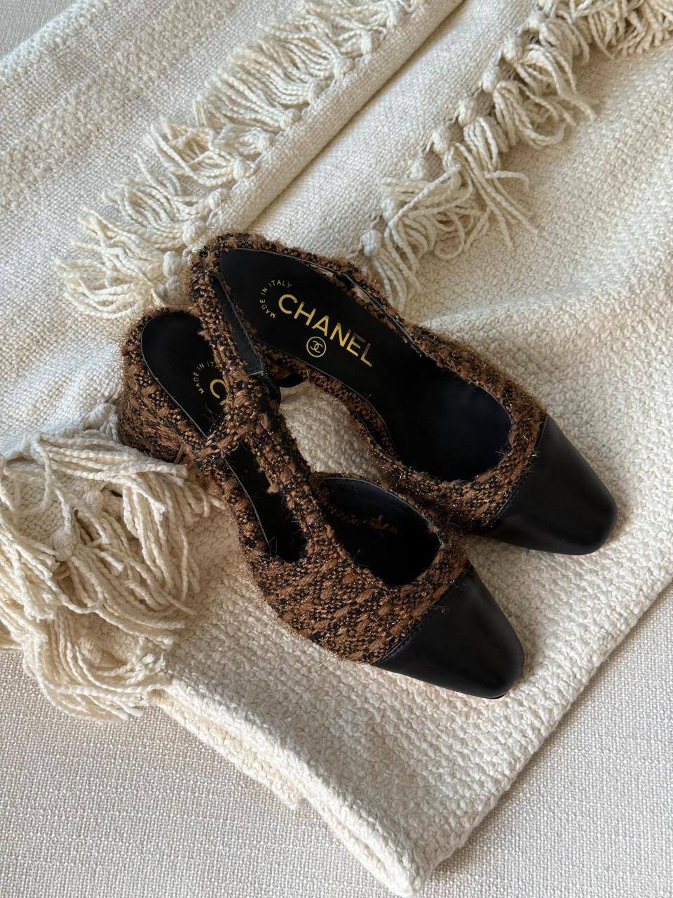 Chanel
AAA Quality
Size 36 to 41
450 dhs✅

Zain288
♥️♥️♥️