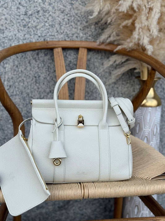 LORO PIANA
26cm
380 dhs🪙🌨️
Top quality

Zain167
♥️♥️♥️