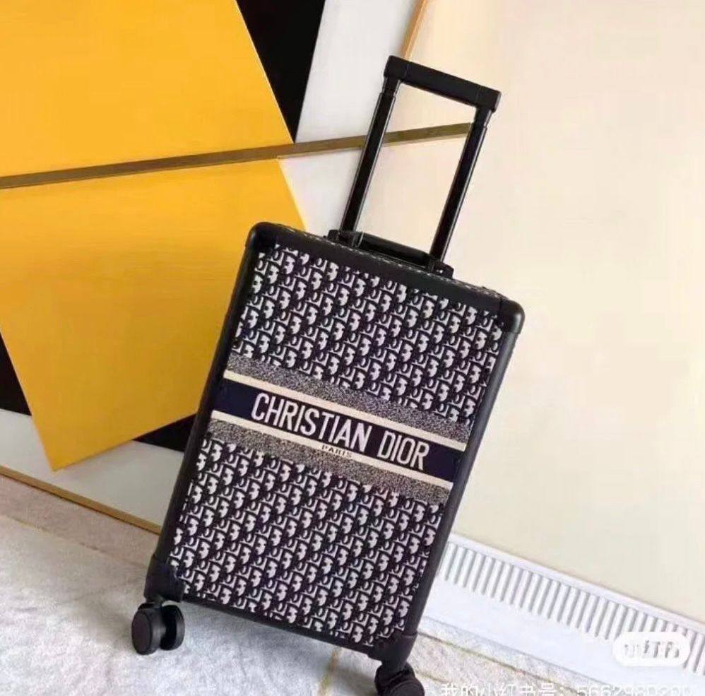 luggage 
high quality with cartoon 
550 dhs✅

Zain295
♥️♥️♥️