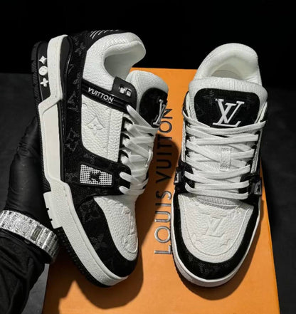 LV Trainers ‘Black and white’🖤🤍
36-45 AVAILABLE🤩
220 dhs💓

Zain242
♥️♥️♥️