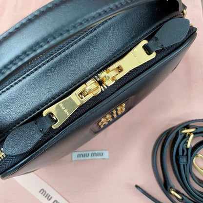 MIU MIU 

 GOOD QUALITY 

WITH BOX  🎁

90 dhs✅

Zain295
♥️♥️♥️