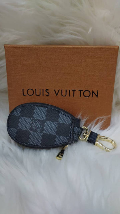 LV key holders & bags charm accessories
All sizes price 
55 dhs✅

Zain88
♥️♥️♥️