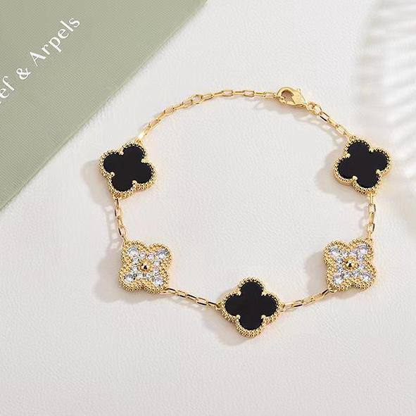VCA BRACELET
WITH STONES
MASTER QUALITY✨💫
70 DHS🇦🇪🇦🇪
 WITH BOX AND PAPER BAG🛍️🎁

Zain89
♥️♥️♥️