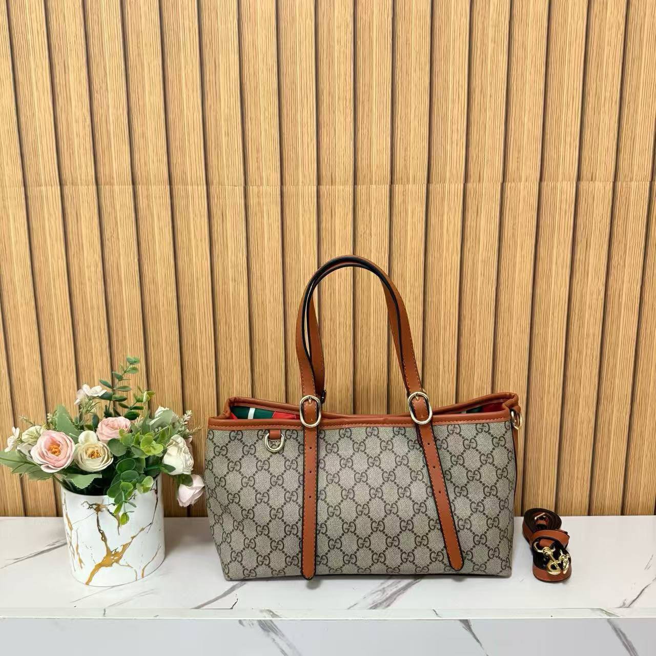 Gucci
Size  34cm
100 dhs💓

Zain04
♥️♥️♥️