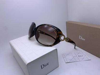 Ladies sunglasses 
70 dhs✅

Zain126
♥️♥️♥️