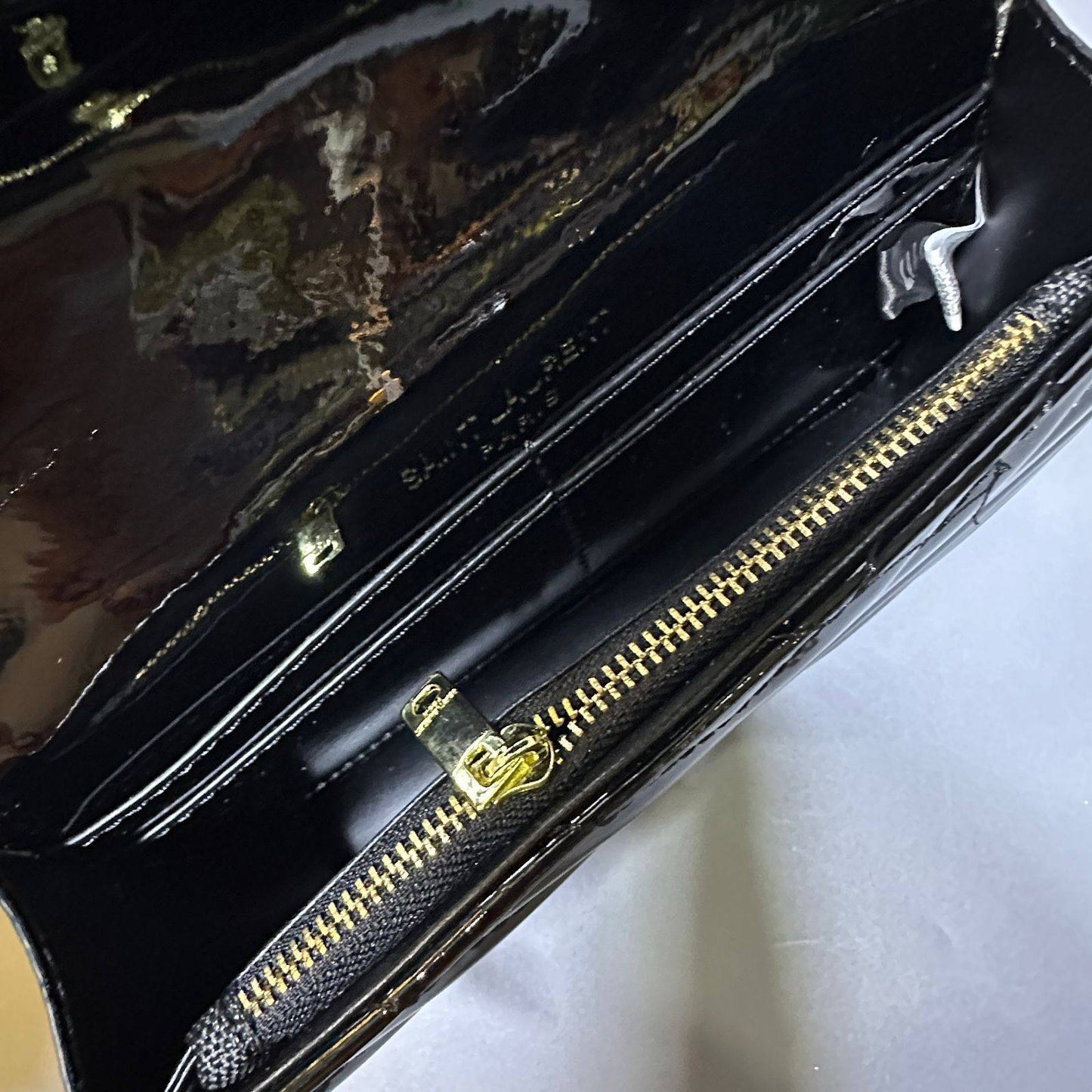 YSL 
NEW CAME GOOD QUALITY 

WITH BOX 

🎁🎁🎁

85 dhs👑

Zain279
♥️♥️♥️