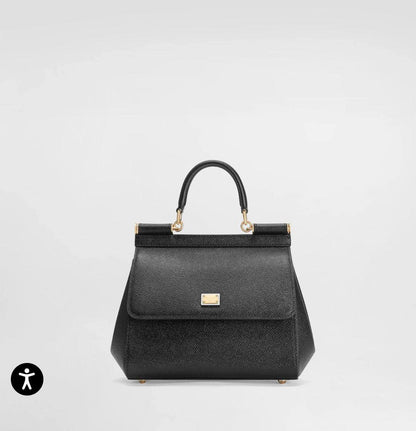 D&G
95 dhs🪙
size：20CM
Good quality 

with box
🎁🎁🎁

Zain35
♥️♥️♥️