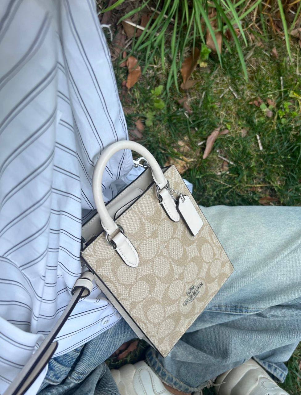 Coach
80 dhs💓

Zain35
♥️♥️♥️