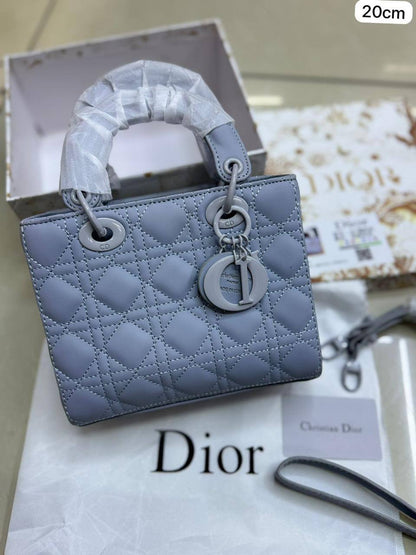 Miumiu / Dior

First quality +🎁

Size : 22 ~ 20 * 17 cm
85 dhs🇦🇪🇦🇪

 with box🎁
Zain115
♥️♥️♥️