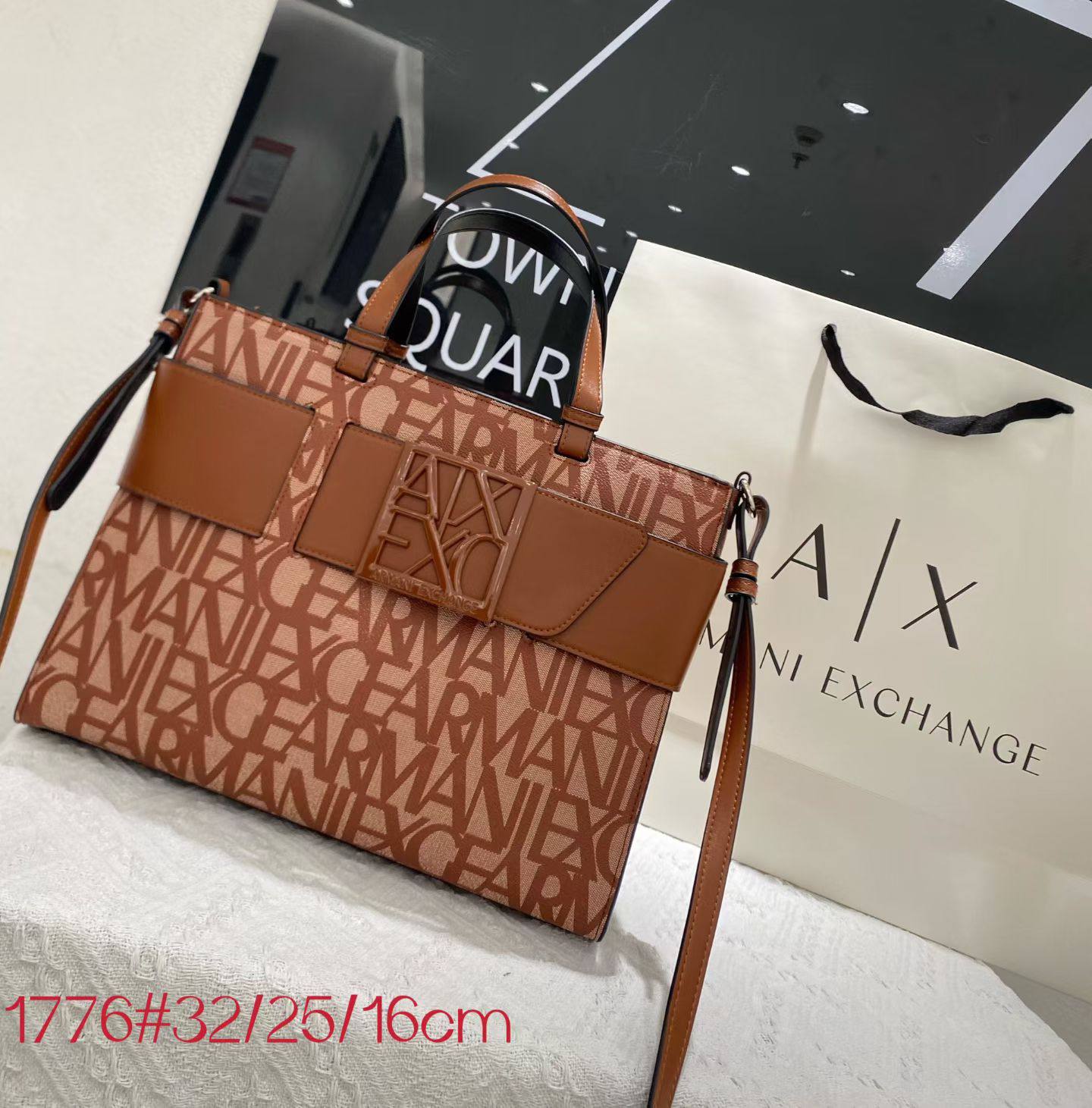 Armani Exchange
good quality
130 dhs🗽

Zain200
♥️♥️♥️