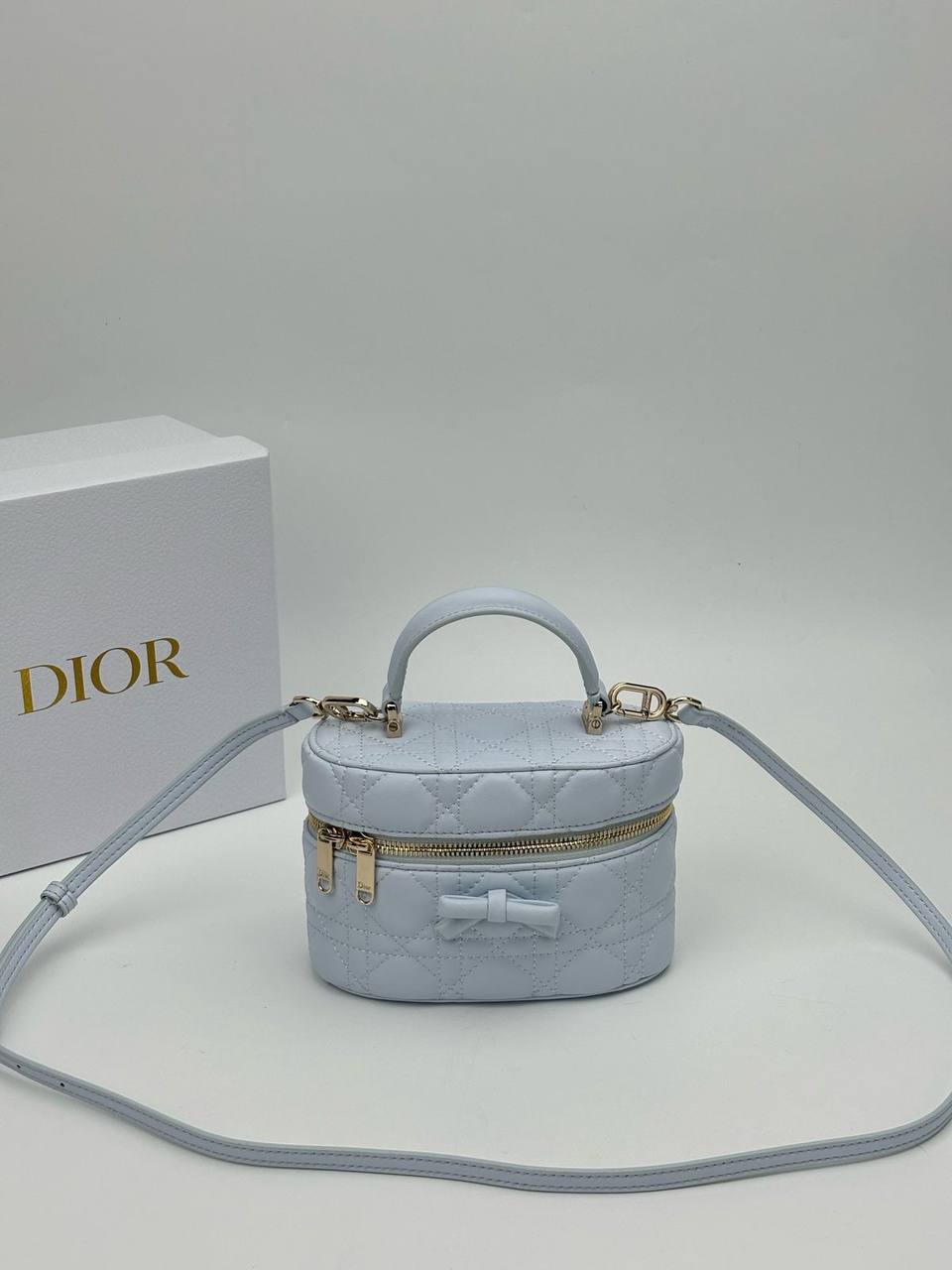 Dior  
Master🌺
Size:17cm  
250 dhs✅

Zain114
♥️♥️♥️