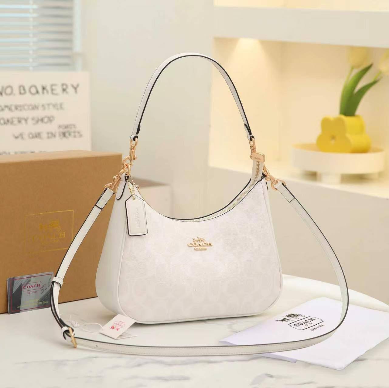 COACH 
HIGH QUALITY 
WITH BOX 
120 dhs🇦🇪🇦🇪

Zain39
♥️♥️♥️