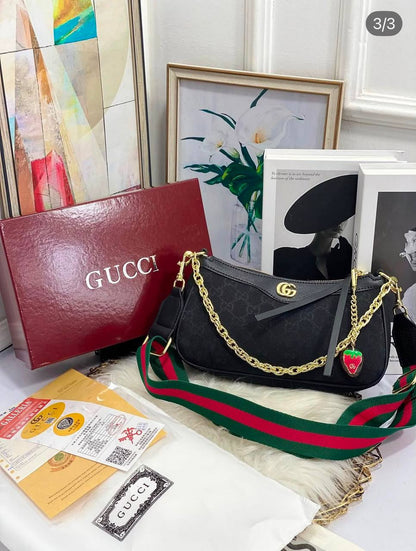 Gucci
100 dhs🇦🇪🇦🇪
good-quality with box 

Zain35
♥️♥️♥️
